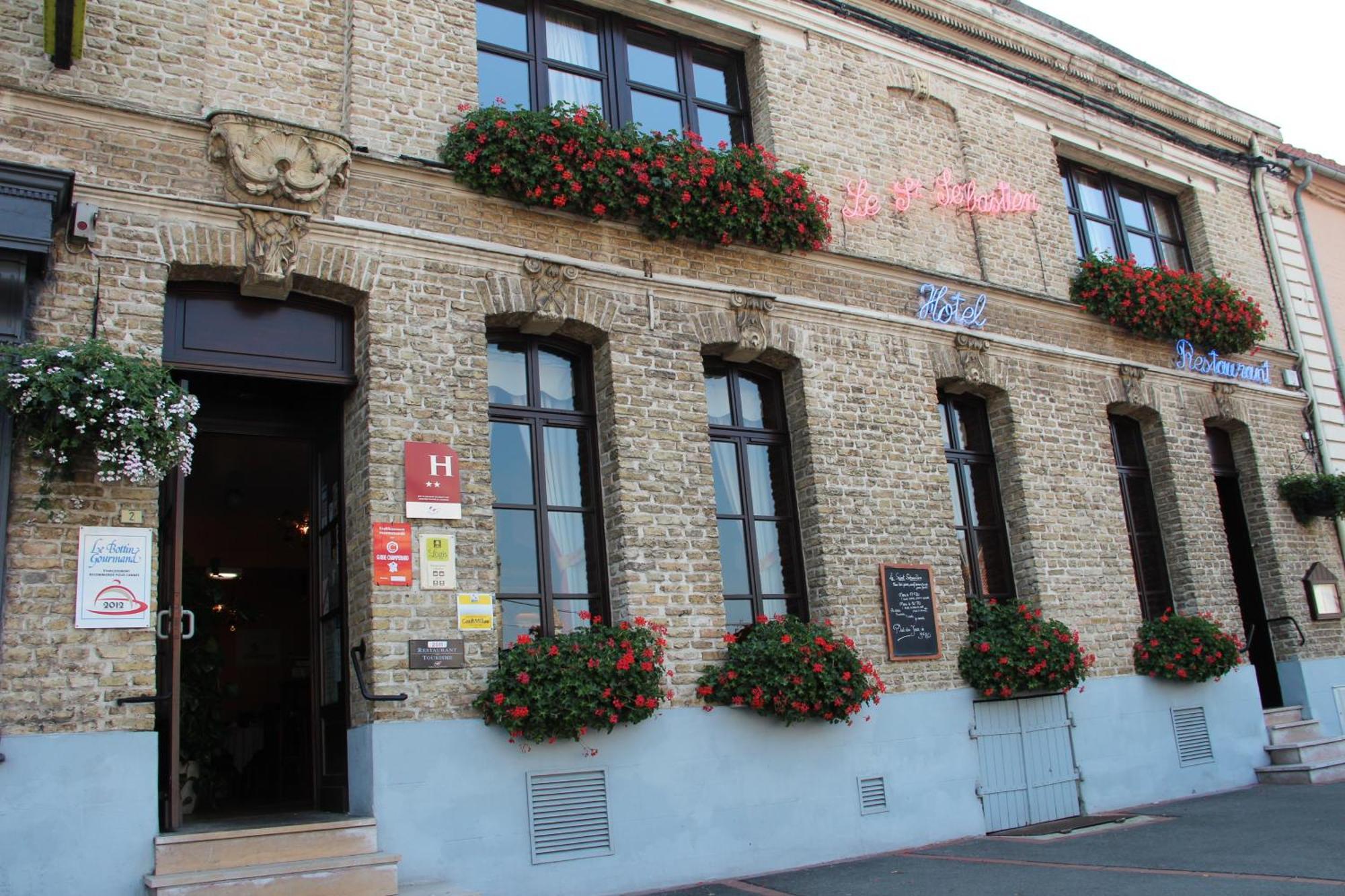 Hotel Le Saint Sébastien à Blendecques Extérieur photo